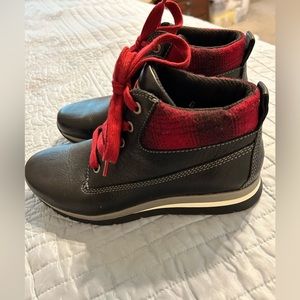 Bionics Tucson black/plaid boots size 7.5 M.